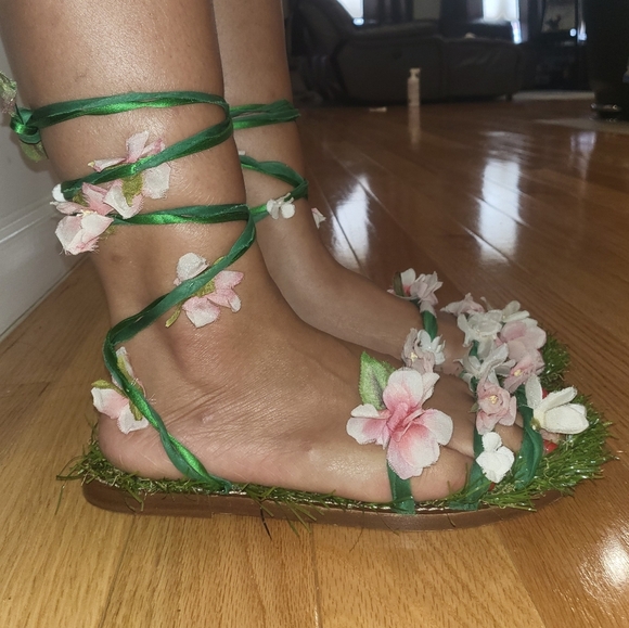 AUTHENTIC DOLCE & GABBANA FAUX GRASS WRAP UP FLORAL SANDALS SIZE 39 - Picture 3 of 7